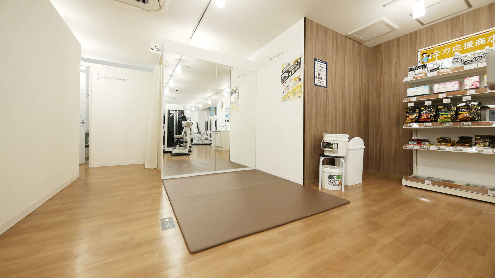 神保町店のストレッチスペース01