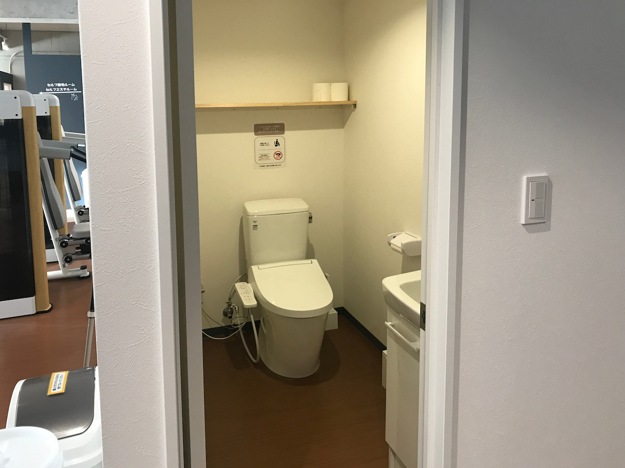 上飯田店のトイレ01
